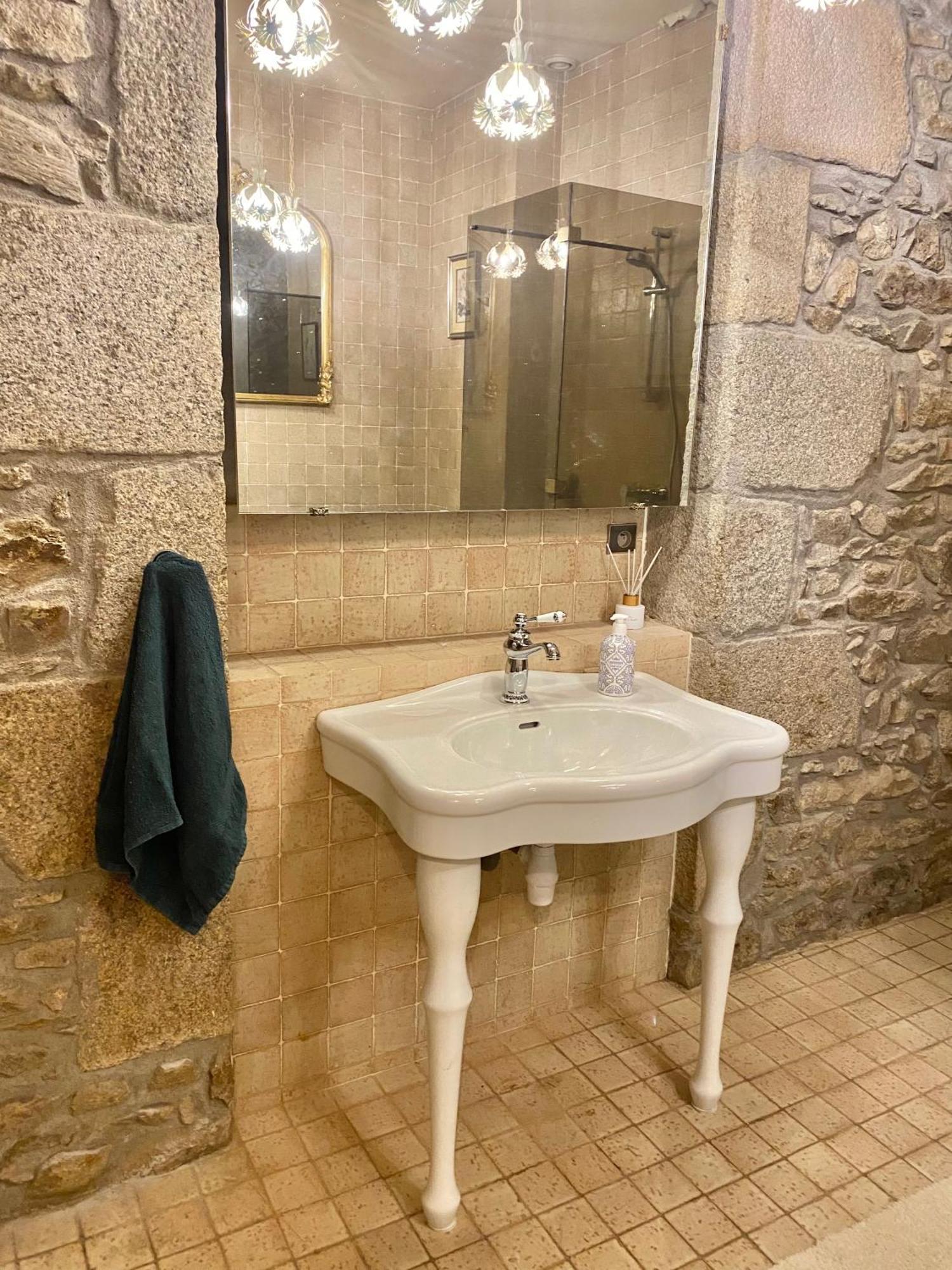 L'Hotel de Hercé Chambre d'Hote Mayenne Habitación foto