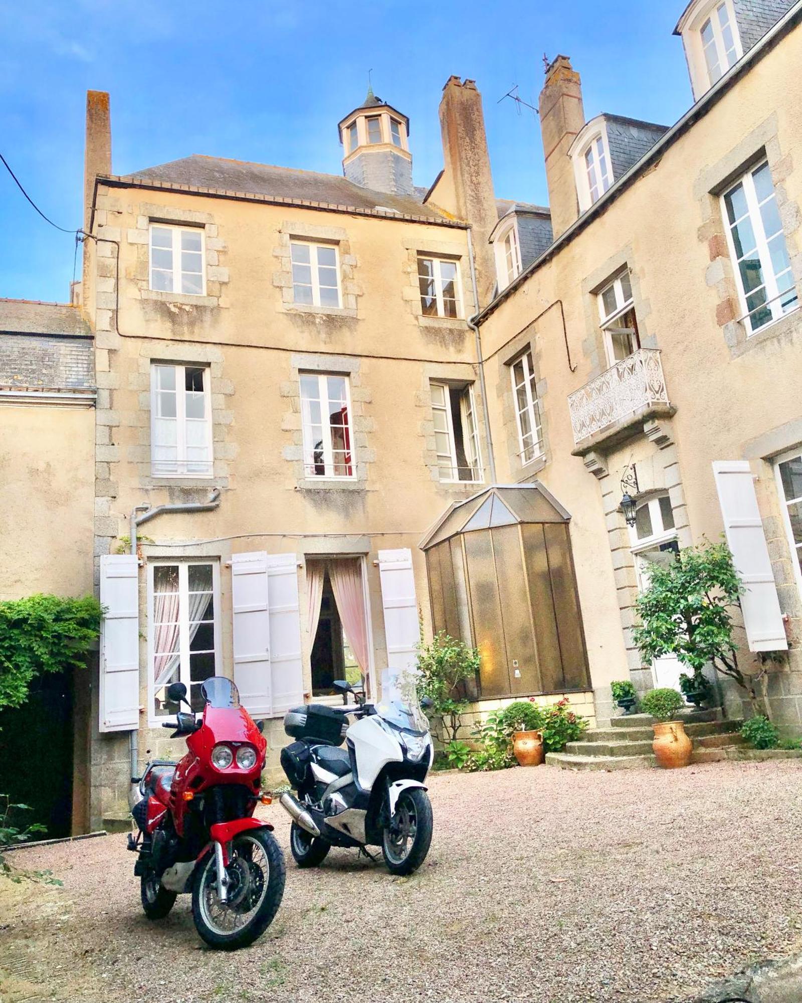 L'Hotel de Hercé Chambre d'Hote Mayenne Exterior foto